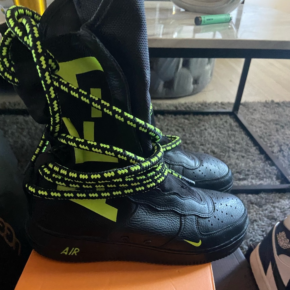 Nike Air Force 1 high SF volt